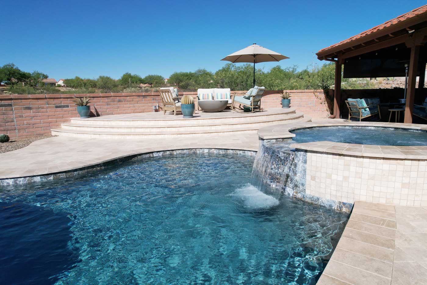 Lagoon-Style Pool with Water Features
